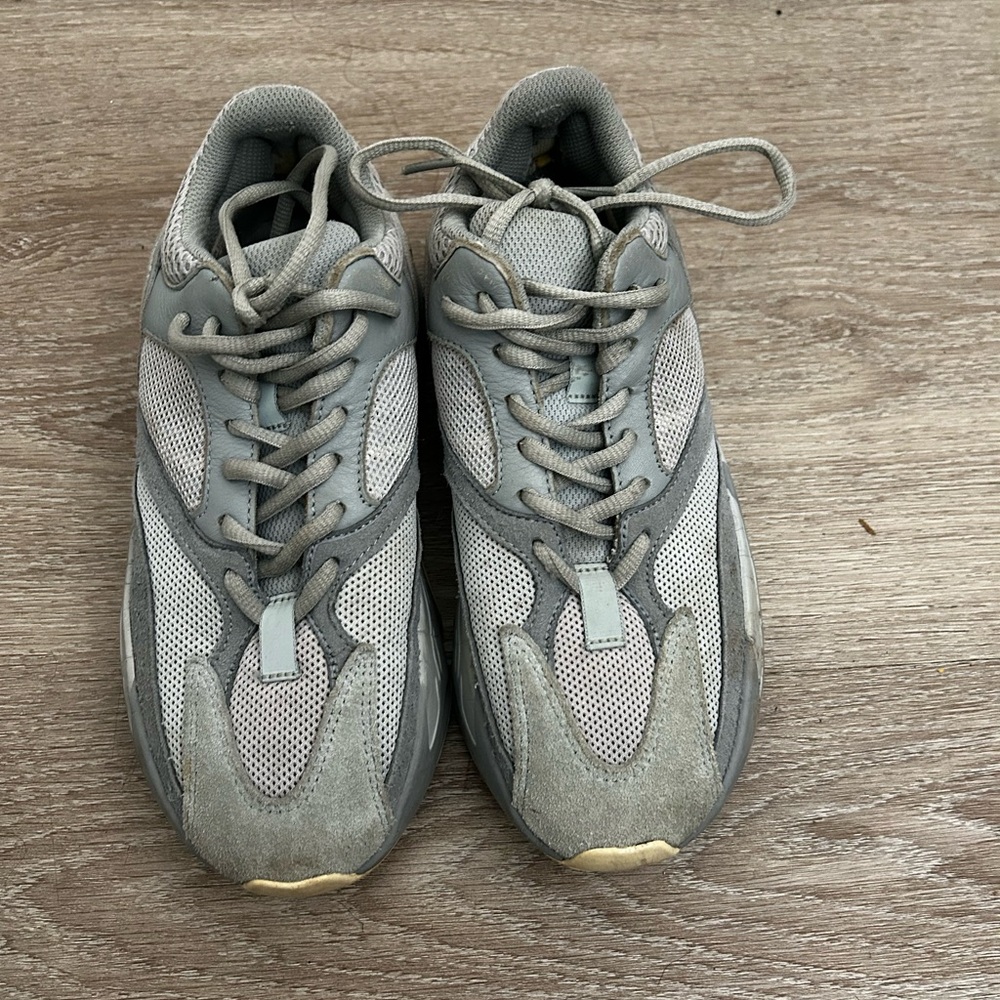 Yeezy - Picture 2 of 3